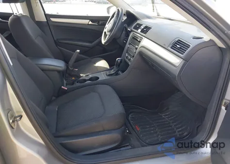 2012 Volkswagen Passat 2.5L S z USA, uszkodzony, nr VIN 1VWAP7A37CC081080